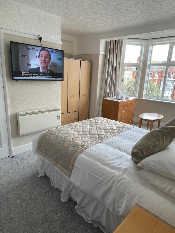 Oyo Queens Hotel, Skegness Pier ภายนอก รูปภาพ