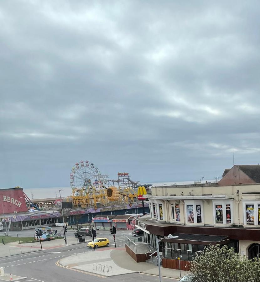 Oyo Queens Hotel, Skegness Pier ภายนอก รูปภาพ