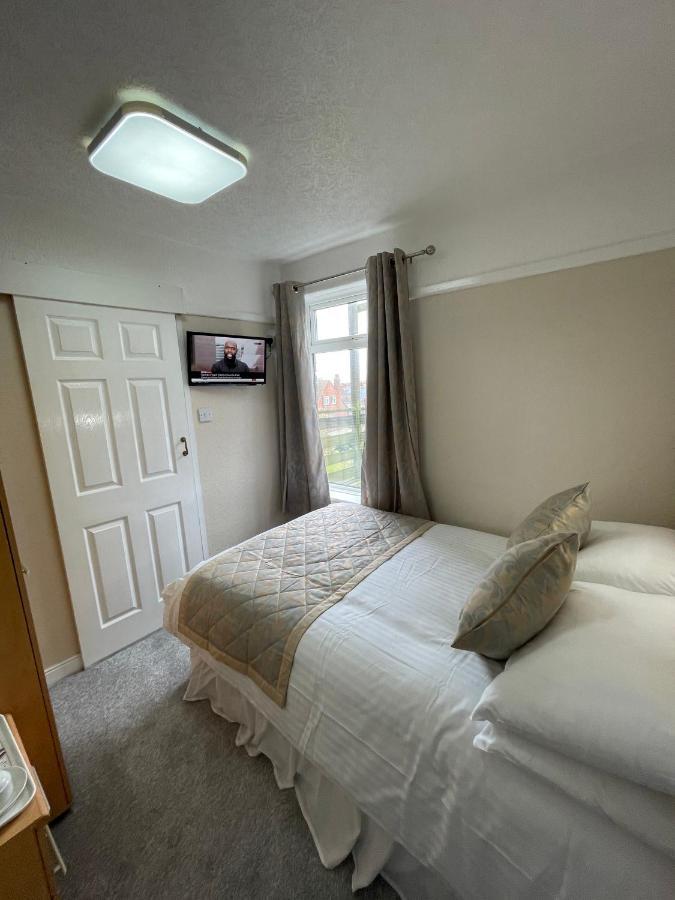 Oyo Queens Hotel, Skegness Pier ภายนอก รูปภาพ