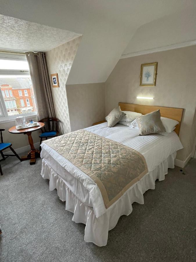 Oyo Queens Hotel, Skegness Pier ภายนอก รูปภาพ
