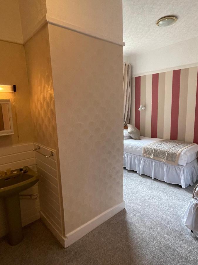Oyo Queens Hotel, Skegness Pier ภายนอก รูปภาพ