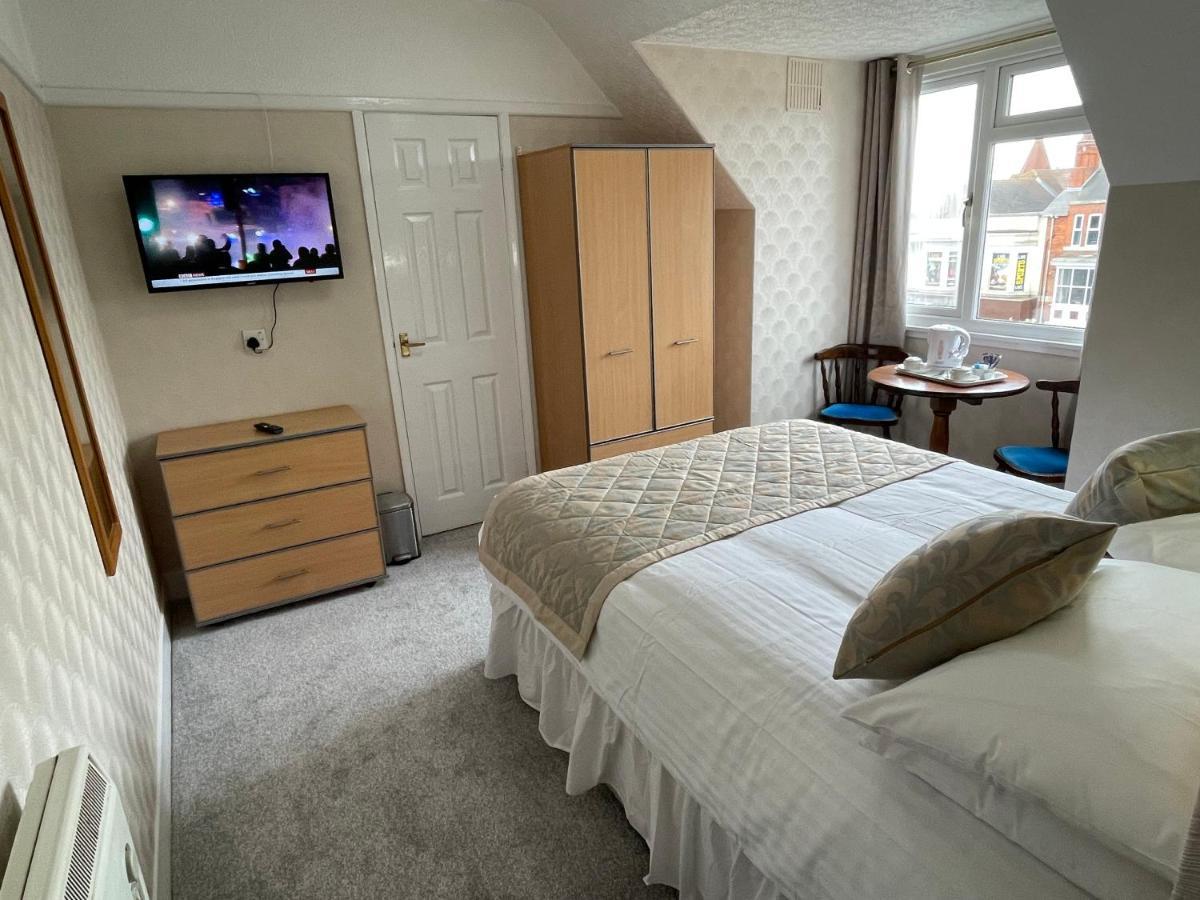 Oyo Queens Hotel, Skegness Pier ภายนอก รูปภาพ