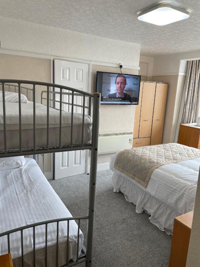 Oyo Queens Hotel, Skegness Pier ภายนอก รูปภาพ
