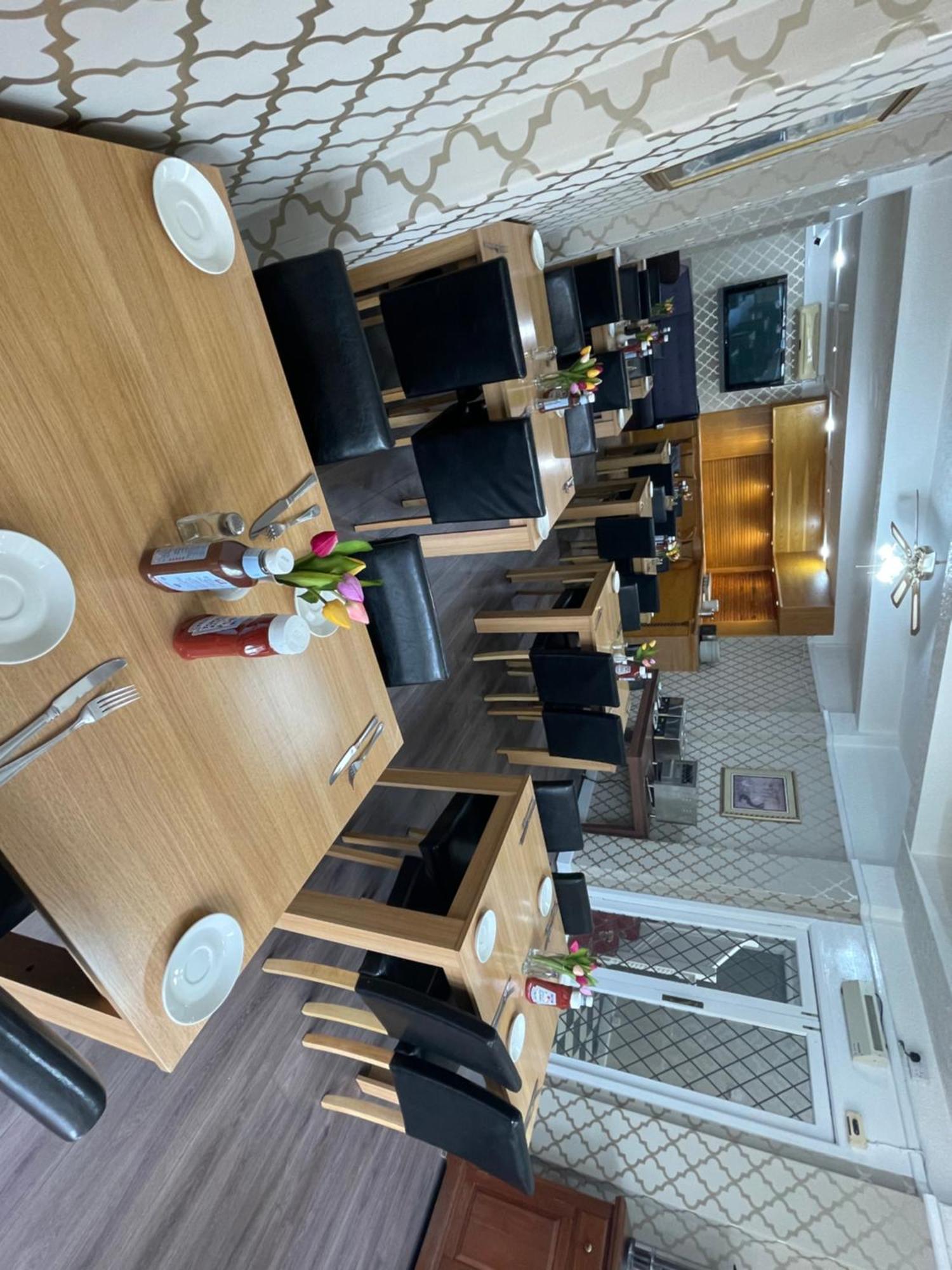 Oyo Queens Hotel, สเกคเนส ภายนอก รูปภาพ