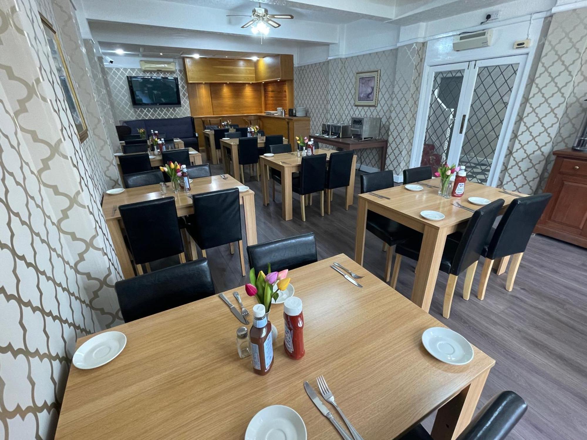 Oyo Queens Hotel, สเกคเนส ภายนอก รูปภาพ