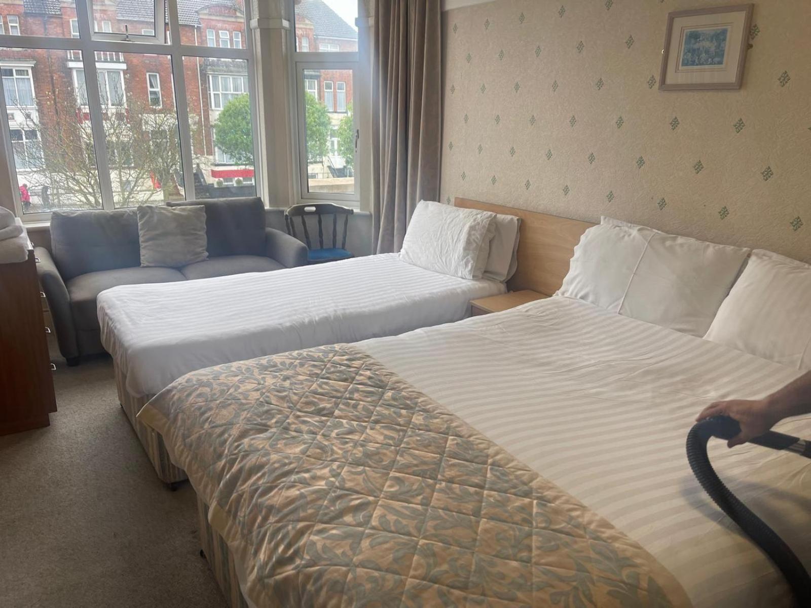 Oyo Queens Hotel, Skegness Pier ภายนอก รูปภาพ