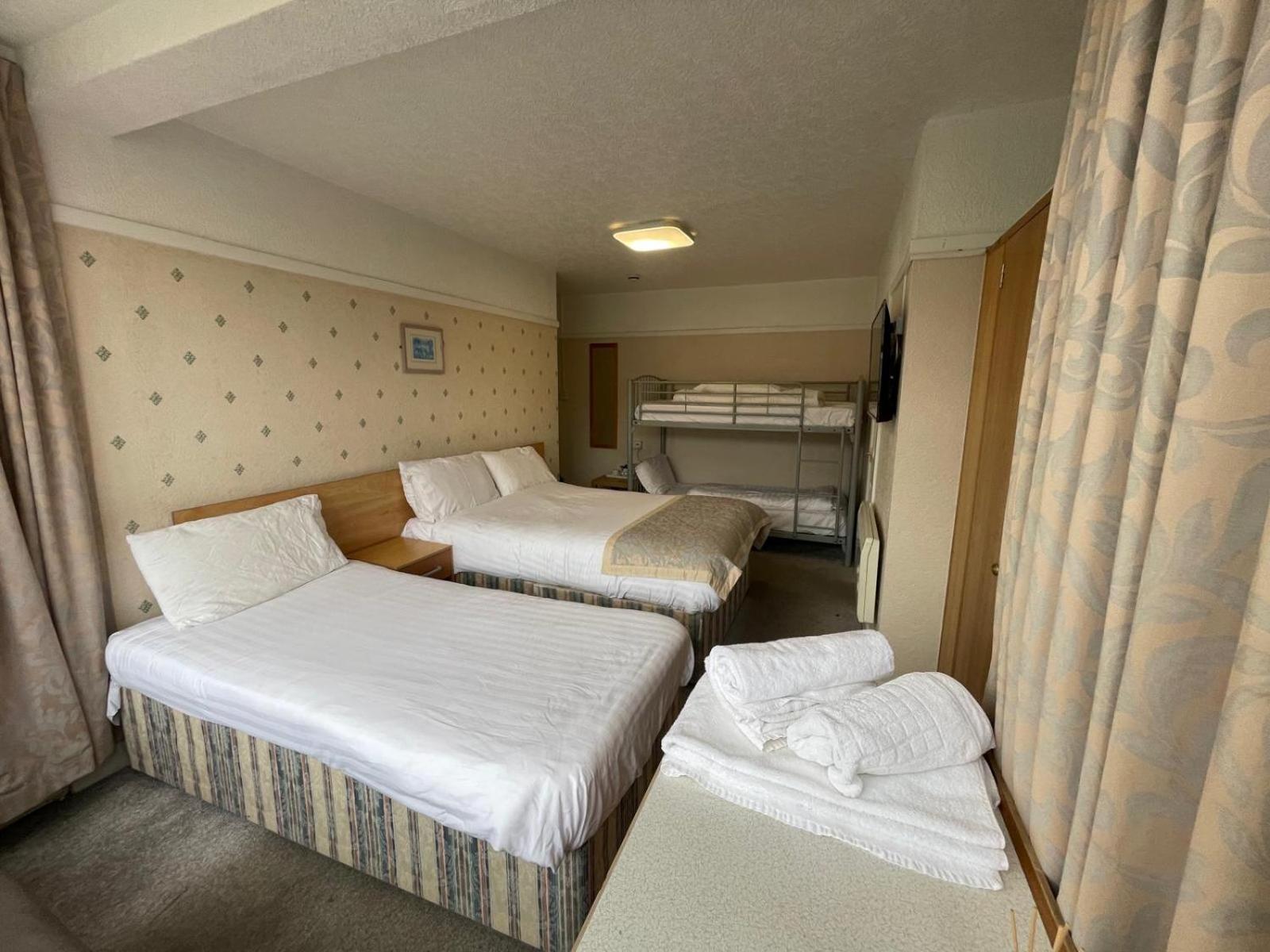 Oyo Queens Hotel, Skegness Pier ภายนอก รูปภาพ